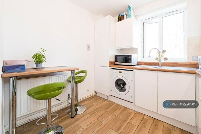 4 Bedroom Flat To Rent In Bennett Court, London, N7