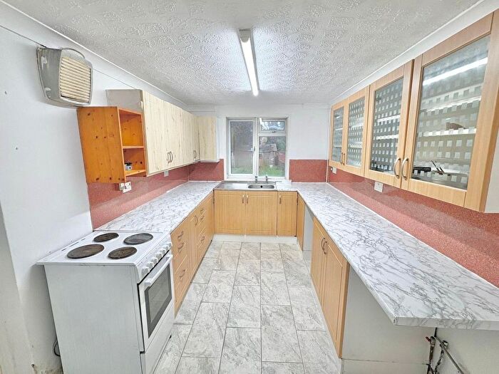 3 Bedroom Semi-detached House To Rent In Portswood Road, Southampton, SO17