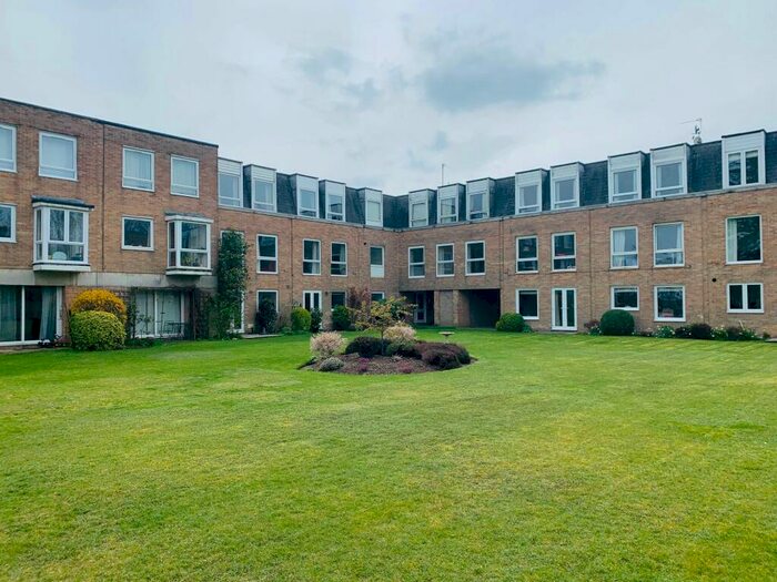 2 Bedroom Apartment To Rent In Wickham, Fareham, PO17