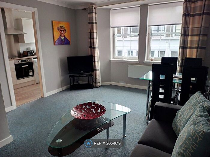 2 Bedroom Flat To Rent In Picardy Court, Aberdeen, AB10
