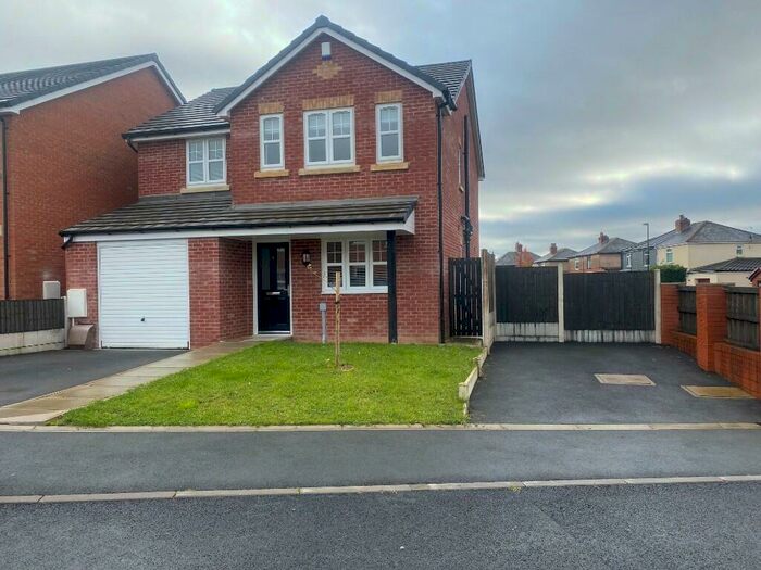 4 Bedroom Detached House To Rent In Willow Close, Chorley, Lancashire, PR6