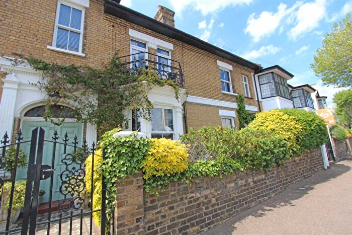 1 Bedroom Flat To Rent In Westcliff Parade, Westcliff On Sea, SS0