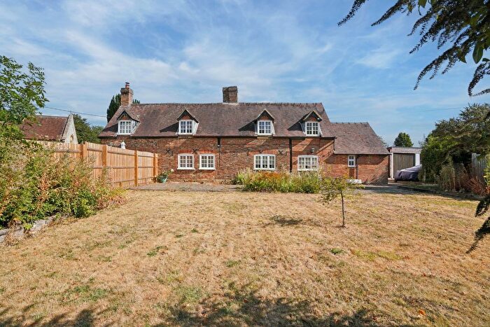 3 Bedroom Cottage For Sale In Bicester Road, Oakley, HP18