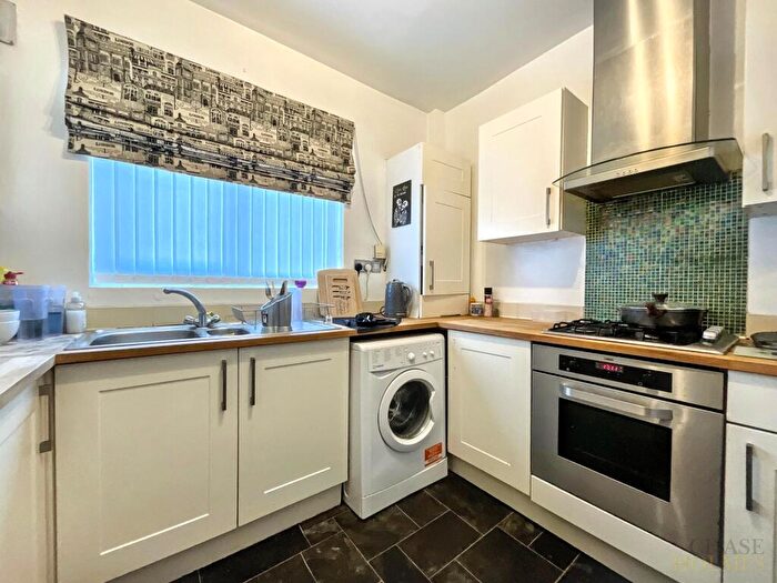 2 Bedroom Flat For Sale In Coniston Avenue, Hebburn, NE31