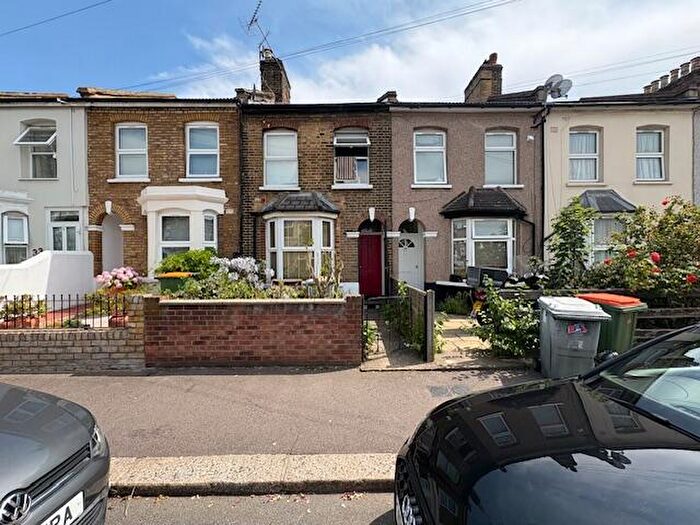4 Bedroom Terraced House To Rent In Albert Square, Stratford, London, E15