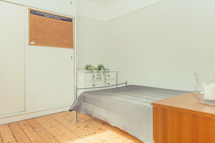 5 Bedroom Semi-Detached House To Rent In Hereford Close, Guildford, GU2