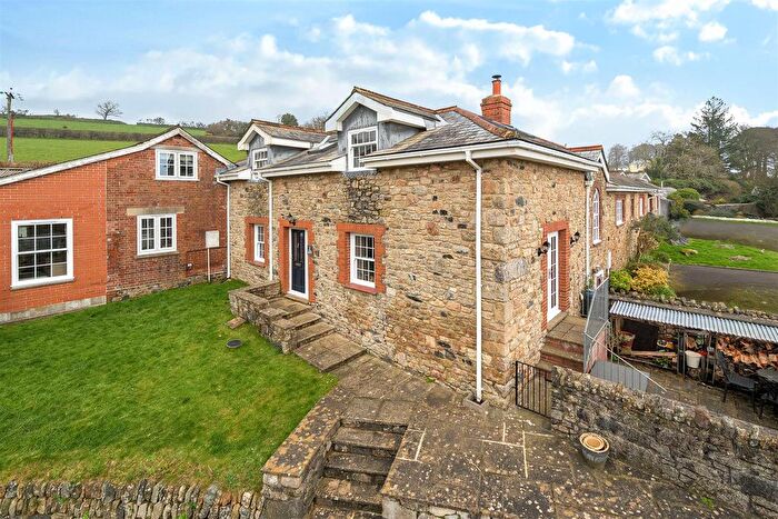 3 Bedroom Property For Sale In The Mews, Moorhaven, PL21
