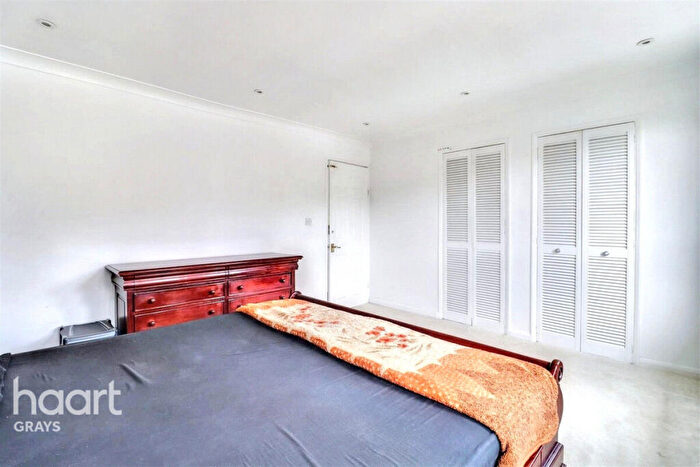 2 Bedroom Flat To Rent In Dell Road, Grays, RM17