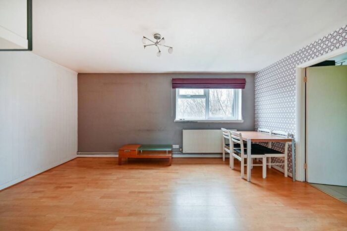 1 Bedroom Flat To Rent In Gumley Gardens, Isleworth, TW7