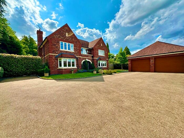 5 Bedroom Detached House For Sale In Pankhurst Farm, West End, GU24