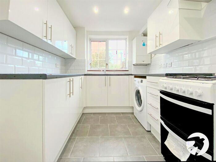 2 Bedroom Flat To Rent In Merino Place, Sidcup, DA15