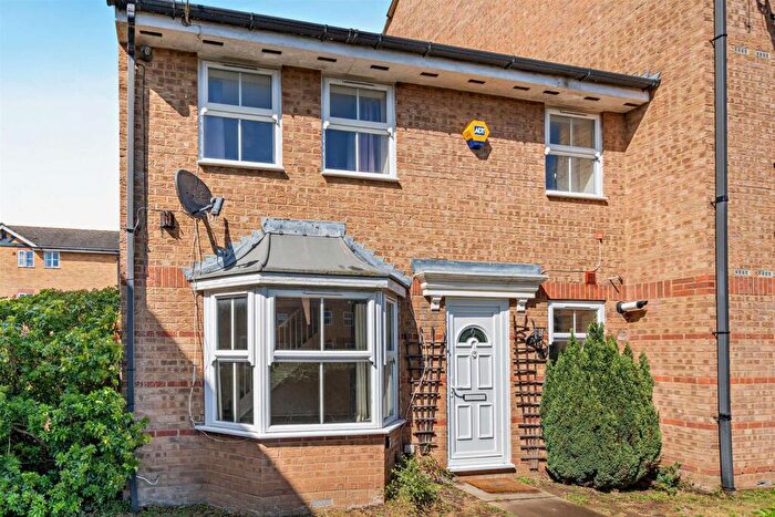 2 Bedroom End Of Terrace House For Sale In Maplin Park, Slough, SL3
