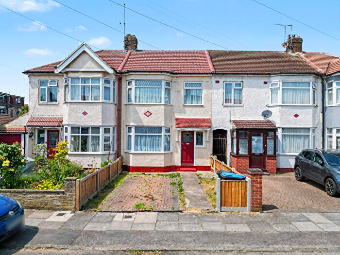 3 Bedroom House For Sale In Cowland Avenue, Enfield, EN3