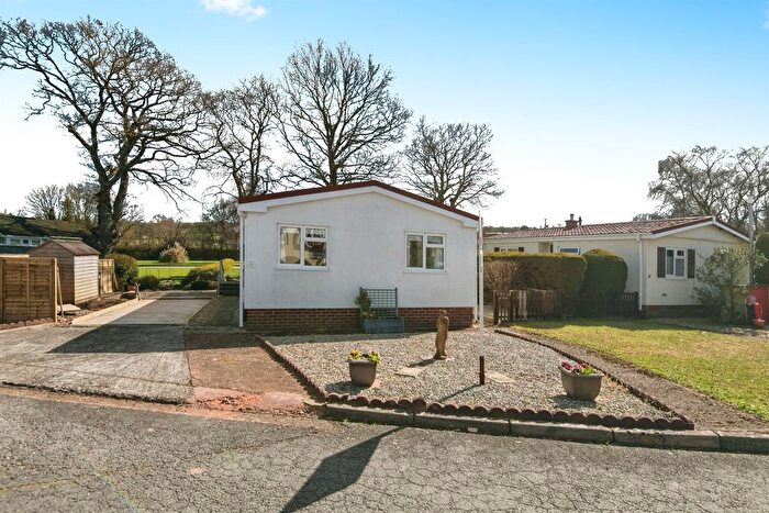 2 Bedroom Mobile/park Home For Sale In Woodlands Park, Tedburn St. Mary, Exeter, EX6