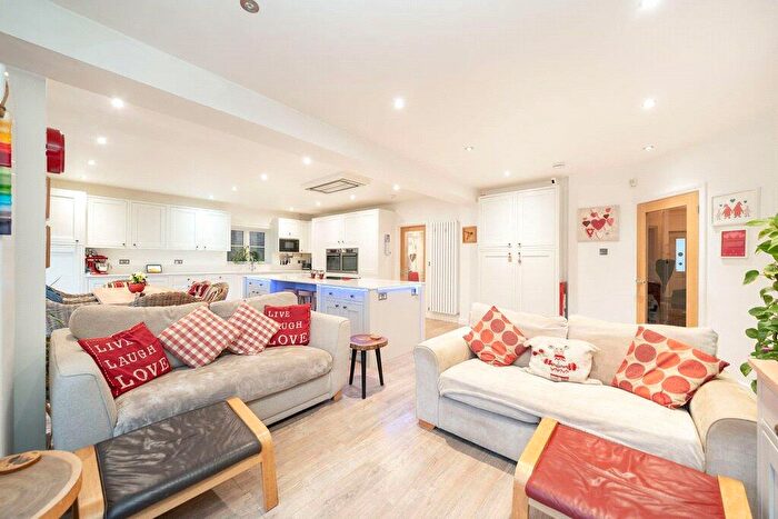 4 Bedroom Detached House For Sale In Bucknalls Drive, Bricket Wood, St. Albans, Hertfordshire, AL2