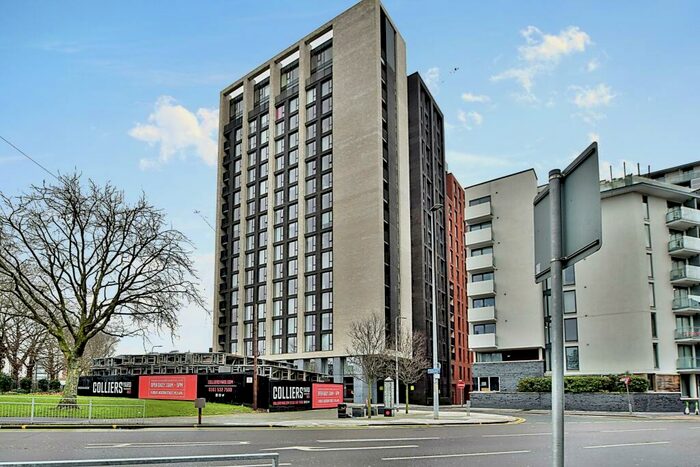 1 Bedroom Apartment To Rent In Queen Street, Salford, M3