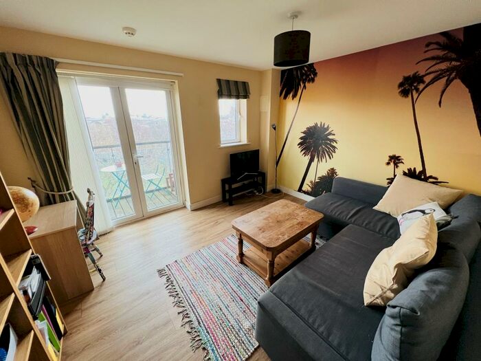 2 Bedroom Flat To Rent In Oceana Boulevard, SO14