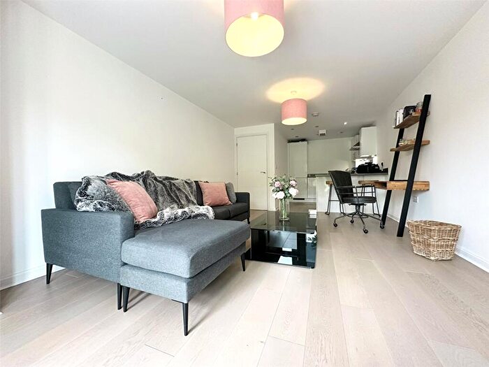 1 Bedroom Flat For Sale In Lett Lane, Castle Hill, Ebbsfleet Valley, Swanscombe, DA10