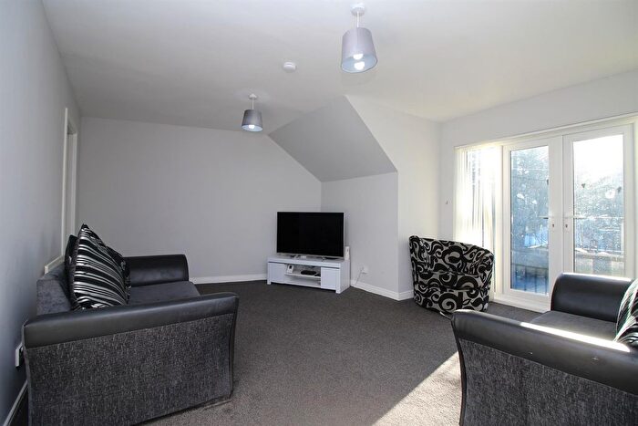2 Bedroom Flat For Sale In Main Street, Kirknewton, EH27