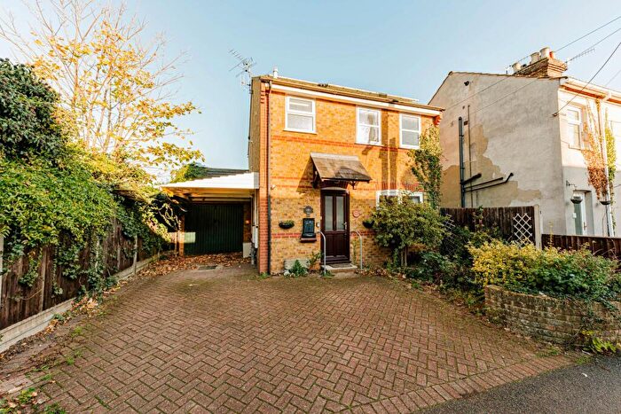 3 Bedroom Detached House For Sale In Upper Brents, Faversham, ME13