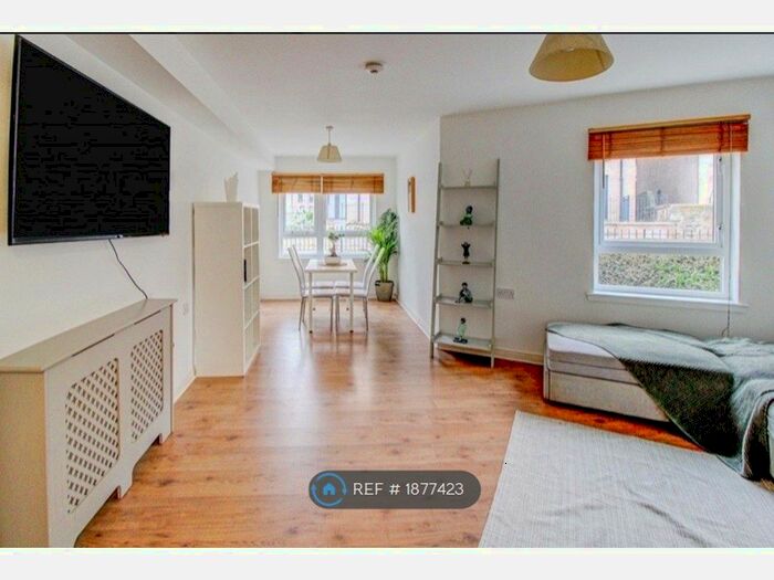 2 Bedroom Flat To Rent In Whyte Place, Edinburgh, EH7