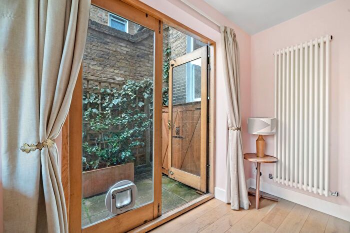 5 Bedroom Terraced House For Sale In Hollar Road, London, N16
