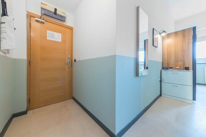 Studio To Rent In Uncle Stockwell, Courland Grove, London, SW8