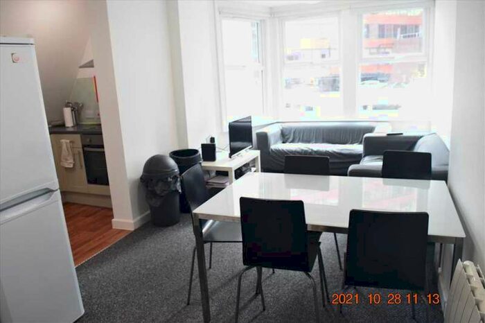 5 Bedroom Apartment To Rent In Holdenhurst Road, Bournemouth, BH8