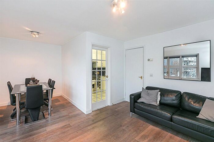 2 Bedroom Flat To Rent In Bruges Place, Camden, NW1