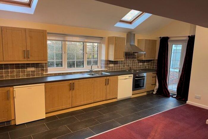 1 Bedroom Flat To Rent In Straight Mile, Etchingham, TN19