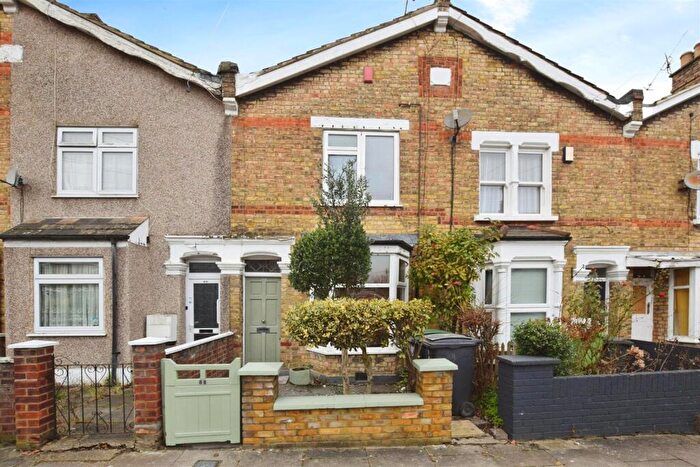 2 Bedroom Terraced House To Rent In Queens Road, London, N11