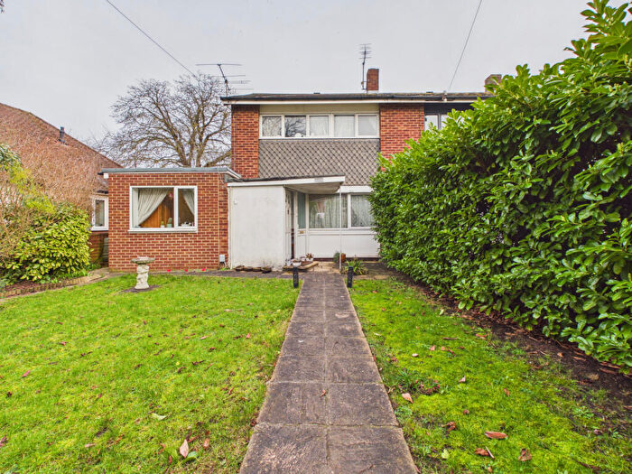 4 Bedroom Semi Detached House To Rent In Loddon Bridge Road Woodley, RG5