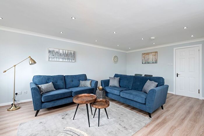 3 Bedroom Flat To Rent In Learmonth Avenue, Edinburgh, EH4
