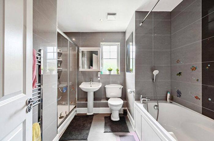 4 Bedroom Detached House For Sale In Southcote Park, Camberley, Surrey, GU15