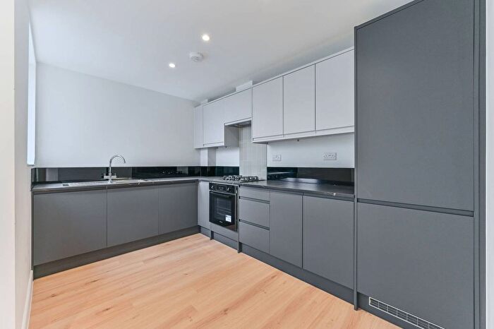 3 Bedroom Flat To Rent In Norbury Avenu, Norbury, London, SW16