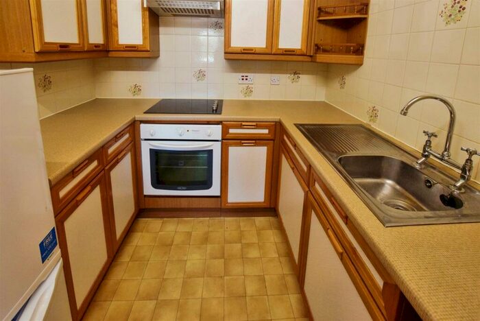 2 Bedroom Retirement Property To Rent In Mayfield Avenue, London, N12