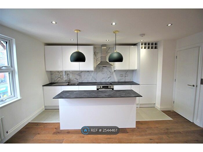 1 Bedroom Flat To Rent In Old Woolwich Road, London, SE10