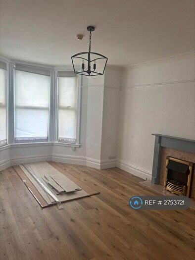 2 Bedroom Flat To Rent In Clifton Road, Llandudno, LL30