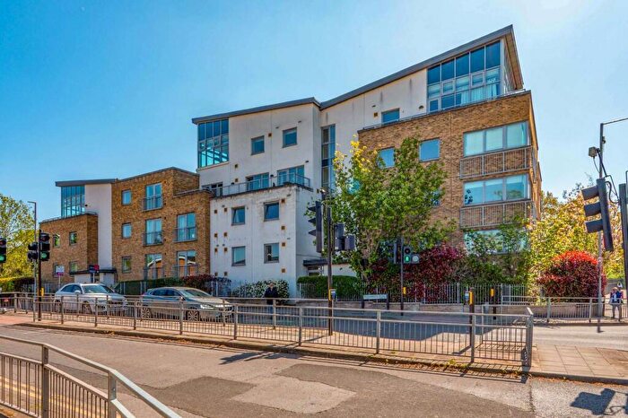1 Bedroom Flat For Sale In St Marks Heights, Surbiton, KT5