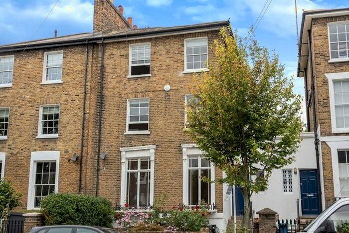 2 Bedroom Maisonette To Rent In Mortimer Road, London, N1