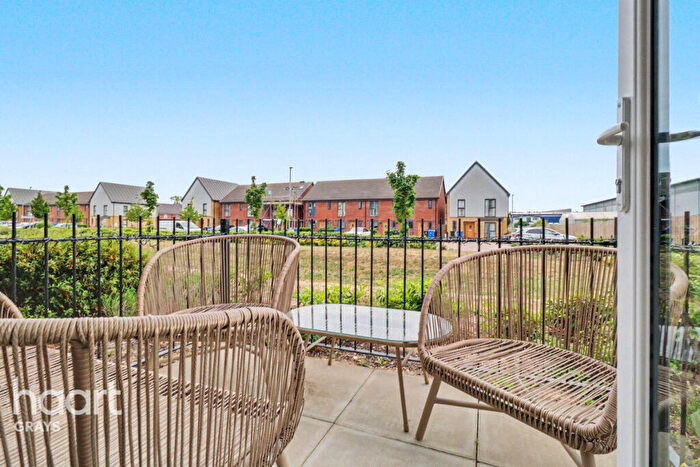 2 Bedroom Flat For Sale In Dovestone Close, West Thurrock, RM20