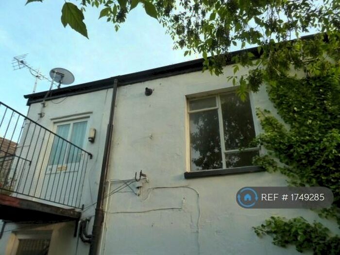 2 Bedroom Flat To Rent In Barrack Street, Bridport, DT6