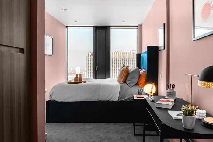 2 Bedroom Flat To Rent In The Mercian Broad Street Birmingham, B15