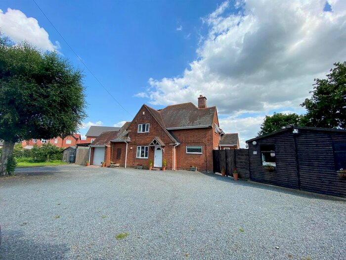 Detached House For Sale In , Kings Bromley, Staffordshire, DE13
