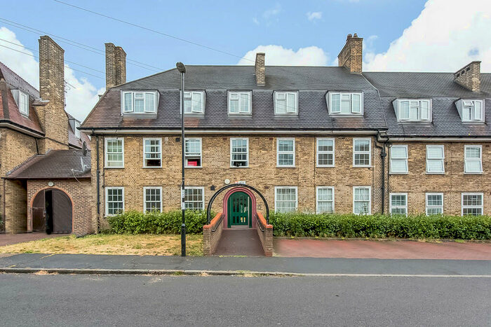 2 Bedroom Flat To Rent In Gilton Road, Catford, London, SE6