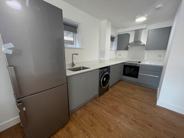 Studio To Rent In Uxbridge Road, Hayes, UB4