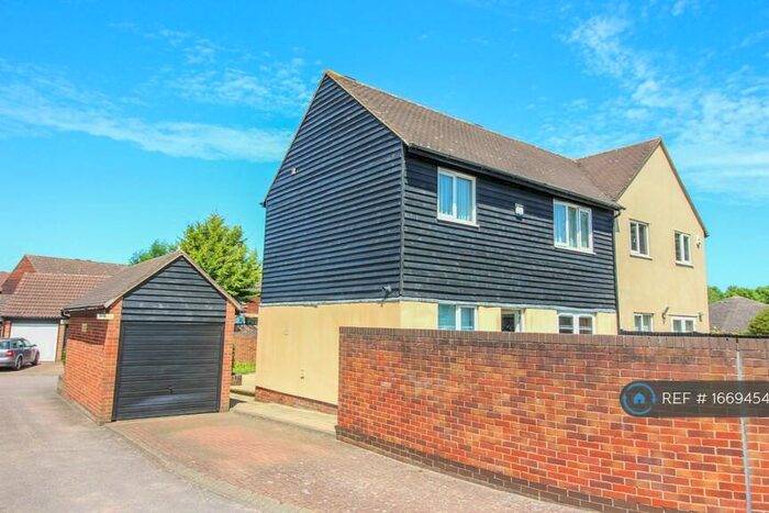 3 Bedroom Semi-Detached House To Rent In Keefield, Harlow, CM19