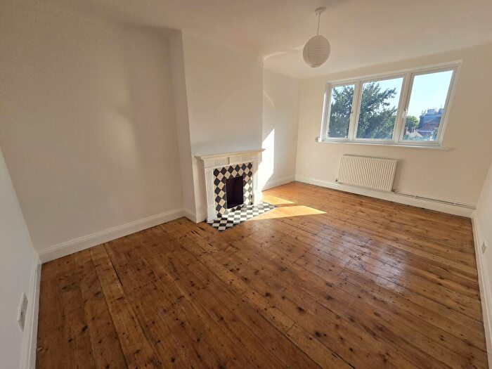 2 Bedroom Flat To Rent In Lemna Court, Lemna Road, Leytonstone, Waltham Forest, E11