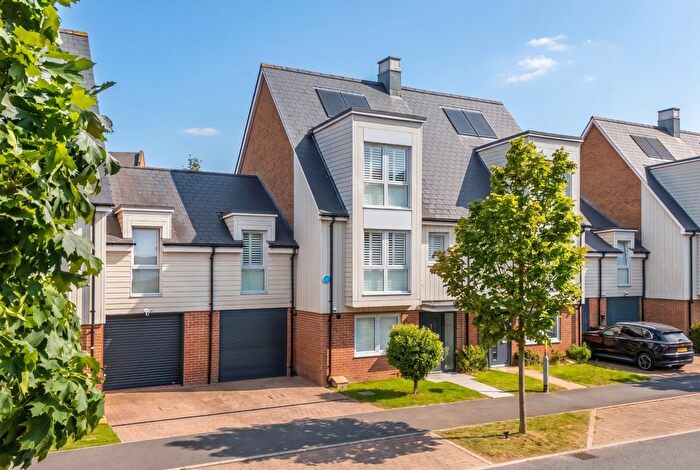 4 Bedroom Semi-Detached House For Sale In Castleridge Drive, Greenhithe, Kent, DA9