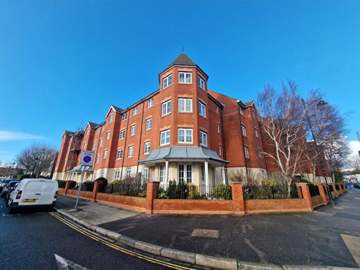 1 Bedroom Apartment For Sale In Queens Crescent, Southsea, Hampshire, PO5